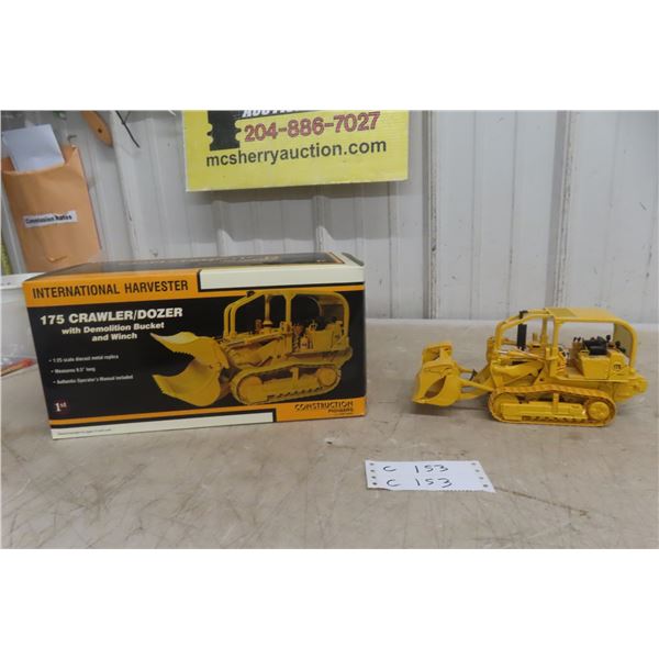 Pioneer 1st Gear International 175 Crawler Dozer, 1/25 Scale, Die Cast, In Box