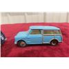 Image 3 : 2x Dinky Cars Morris Traveller Mini Van, 3"
