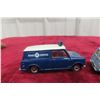 Image 6 : 2x Dinky Cars Morris Traveller Mini Van, 3"