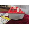 Image 8 : Phillips 66 Pier 66 Power Yacht Boat, Plastic, Battery Operated, 1960s, With Box, 18"