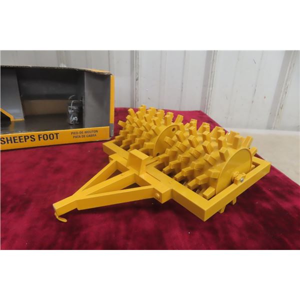 ERTL Sheep Foot Packer Die Cast, 1/16 Scale, With Box