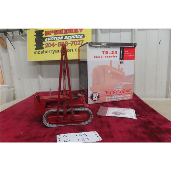 SpecCast International TD-24 Diesel Crawler With Superior Pipe Layer, Die Cast, 1/25 Scale, With Bo