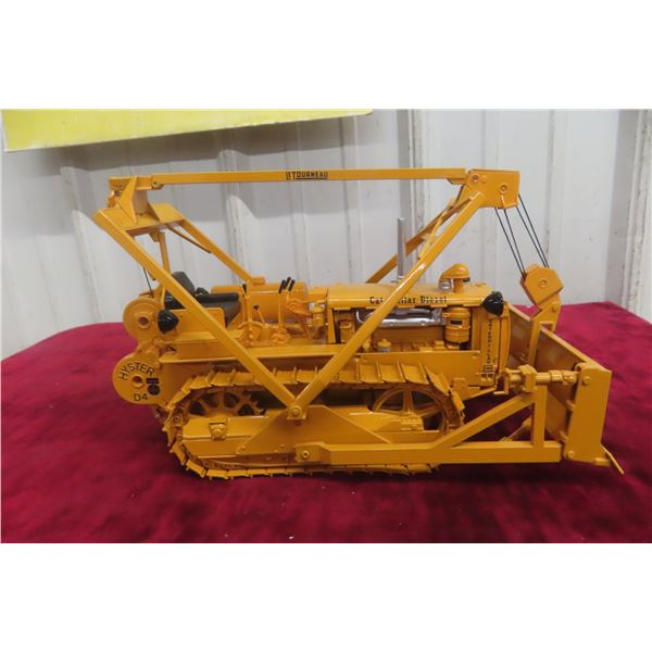 Caterpillar D4 Tractor, Die Cast, 1/25 Scale