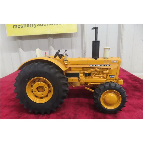 International 21256 Die Cast Tractor, 1/16 Scale
