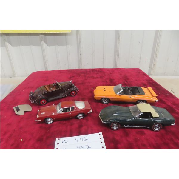 4x Die Cast Cars, 1/24 Scale + Smaller