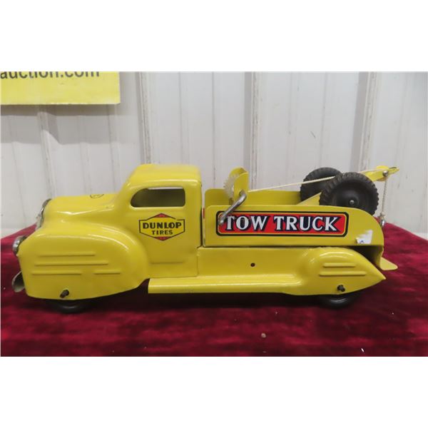 Lincoln Dunlop Pressed Steel Wrecker Tow Truck, 1940s–1950s 13 1/2" Long