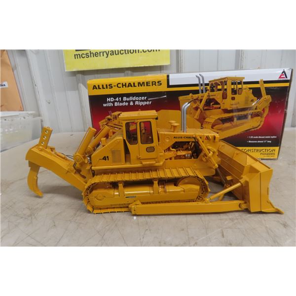 First Gear Pioneer Allis-Chalmers HD-41 Bulldozer With Blade and Ripper, Die Cast, 1/25 Scale, With