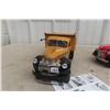 Image 3 : 2x Promotional Die Cast Utility Trucks, 1/16 Scale