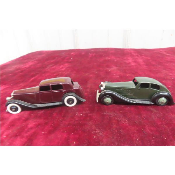 2x Dinky Cars, 36D Streamlined Saloon and Daimler, 1940s