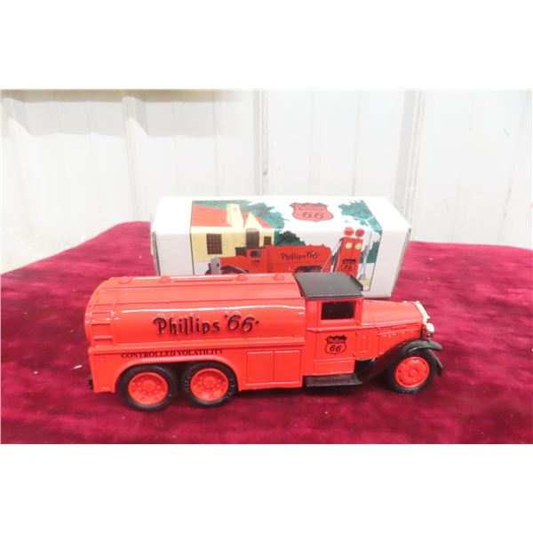 ERTL Phillips 66 1930 Diamond T Tanker Bank, Die Cast, Boxed, 8", 1/25 Scale