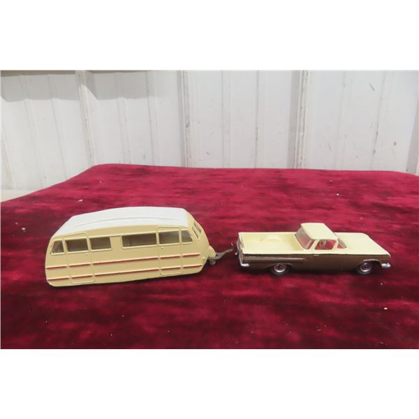 2x Dinky 449 Chevrolet El Camino + 811 Caravan