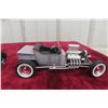 Image 5 : Two Die Cast Hot Rods Including 1932 Ford Coupe and Ford T-Bucket
