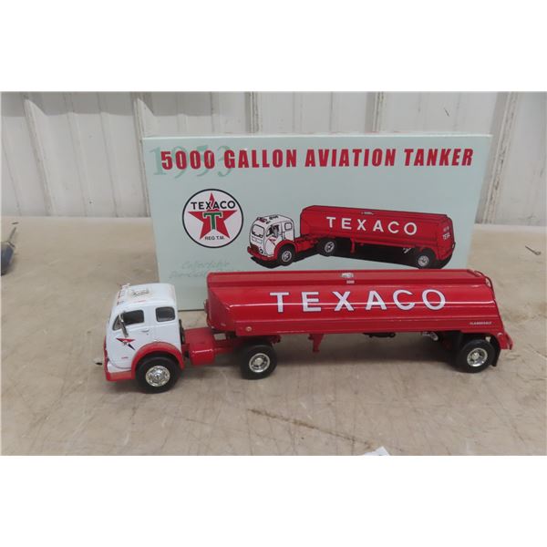 First Gear 53 White 5000 Gallon Aviation Tanker, 1/34 Scale, In Box