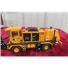 Image 10 : Oshkosh Airport Runway Broom 4600-FMD-1973, 1/50 Scale, In Box