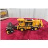 Image 9 : Oshkosh Airport Runway Broom 4600-FMD-1973, 1/50 Scale, In Box