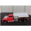Image 5 : Fuel Tanker - Semi Truck Metal 1999 Hot Wheels 1/11.5 + Pepsi Corgi Layland Made in Great Britain