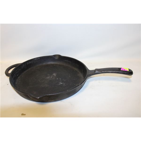 LARGE CAST IRON PAN WITH THUMB JOINT
