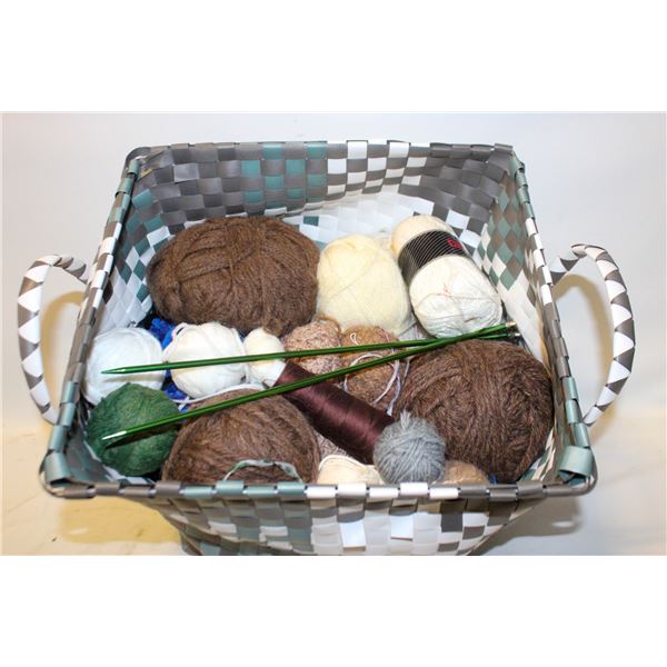 ESTATE YARN & THREAD & KNEEDLES IN BASKET-ESTATE