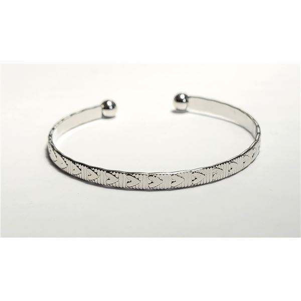 21)  SILVER TONE 1/4" WIDE OPEN BANGLE