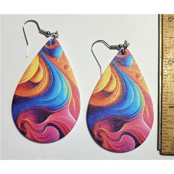 8)  MULTI COLORED SWIRL PATTERN PEAR