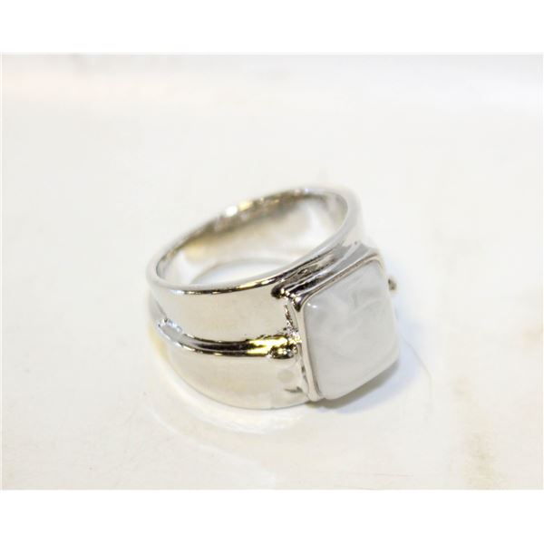 15)  WIDE SHINEY SILVER TONE SIZE 10 RING