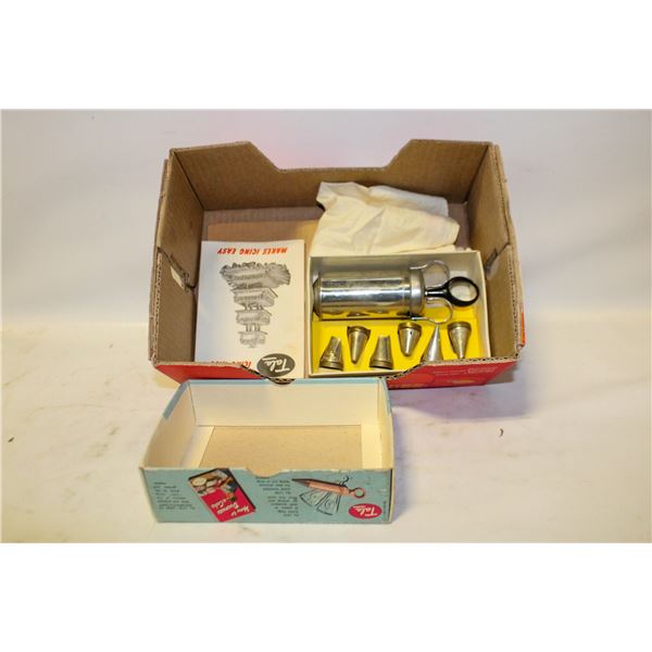COMPLETE VINTAGE ICING SET WITH BOX & MORE