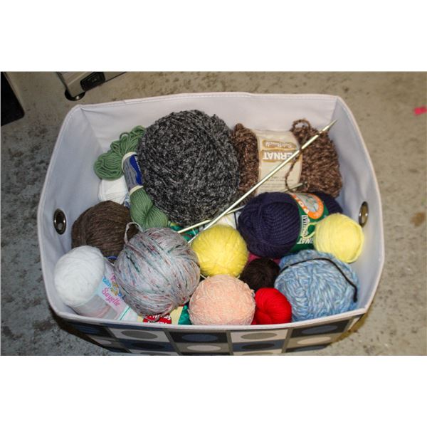 ESTATE YARN & THREAD & KNEEDLES IN BASKET-ESTATE