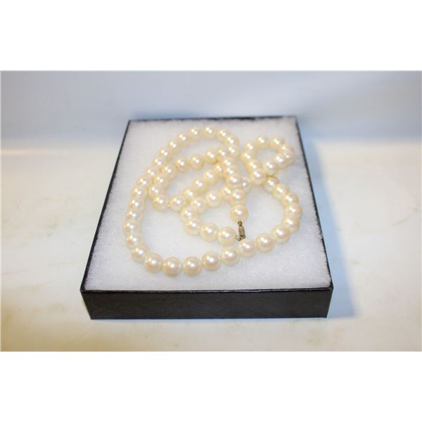 SET OF PEARL NECKLACE