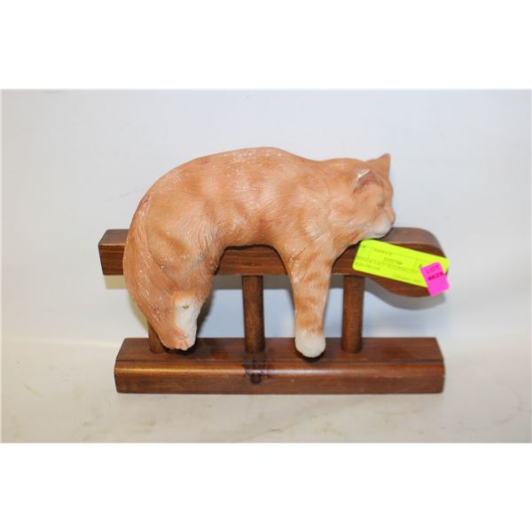 VINTAGE LAZY SLEEPING CAT SOLID DÉCOR