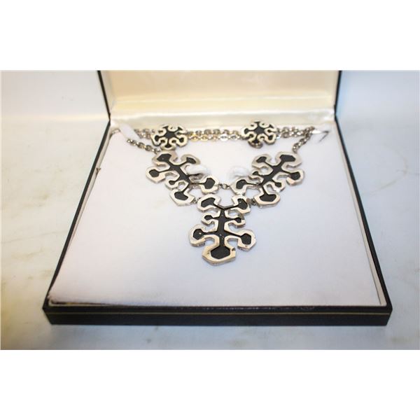 FIFTH AVENUE COLLECTION HANDMADE NECKLACE AND