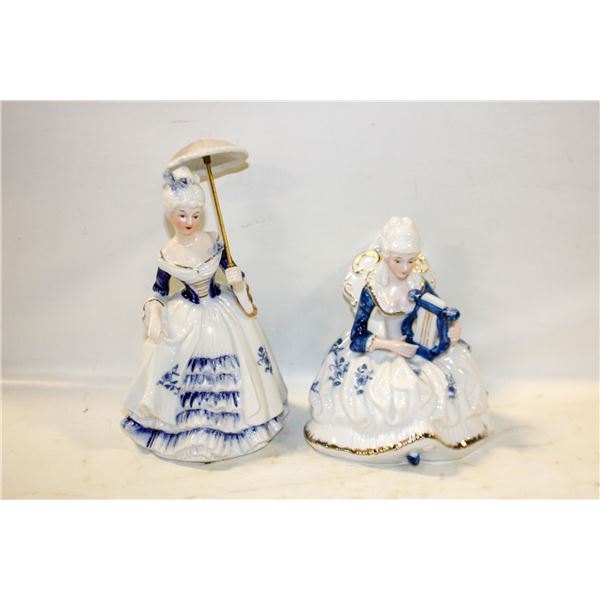 PAIR OF BLUE/WHITE PORCELAIN FIGURINES