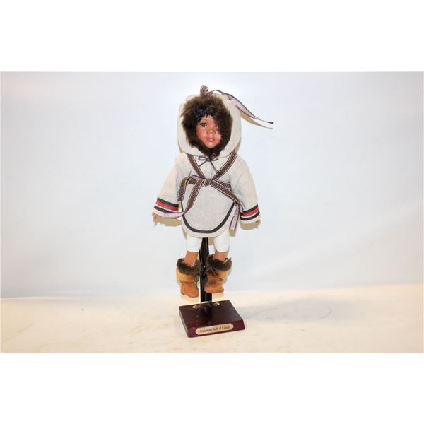 MAPLE NORTH BAFFIN INUIT FIGURE ON STAND