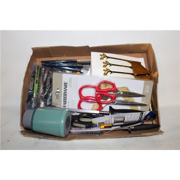 FLAT OF ASSORTED KITCHEN ITEMS