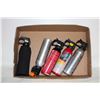 Image 1 : FLAT WITH 5 PEPPER SPRAY CONTAINERS