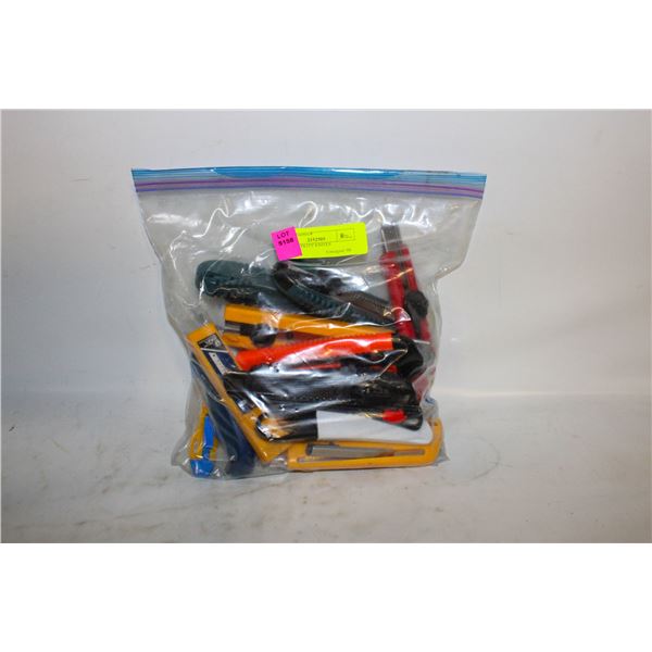 BAG OF UTILITY KNIVES