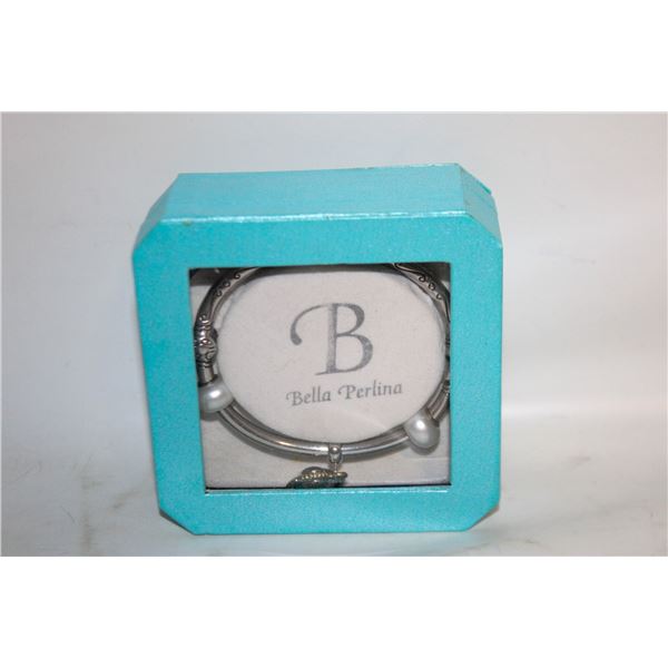 BELLA PERLINA BANGLE BRACELET W HEART CHARM