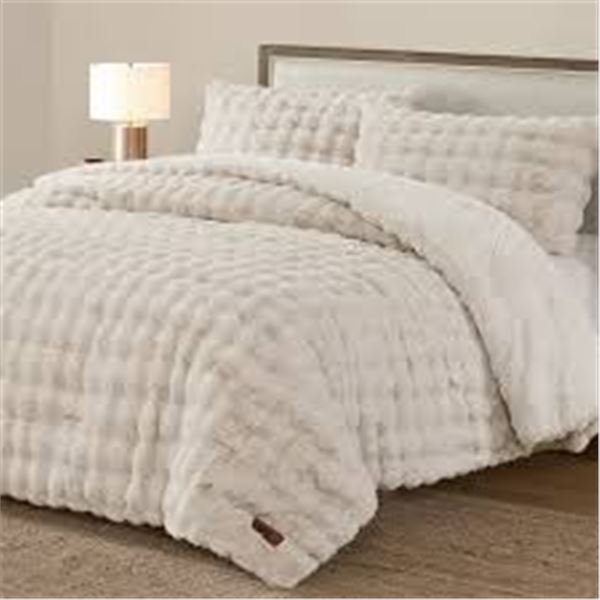 REPACKED FRYE 3PC FAUX FUR COMFORTER SET QUEEN SZ