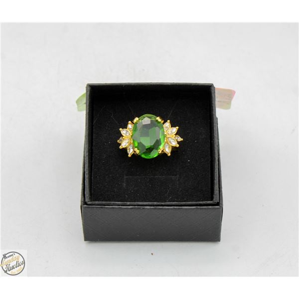NEW GOLD-PLATED FASHION RING WITH GREEN