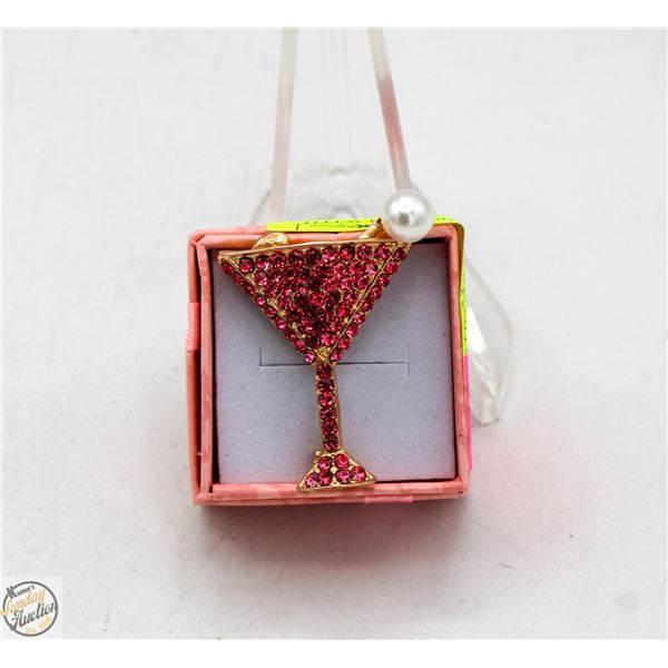 NEW MARTIN GLASS BROOCH WITH PEARL AND