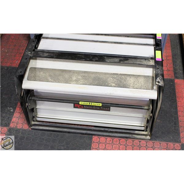 RV/TRAILER ALUMI-TREAD STEP 7" TRIPLE STEP