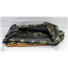 Image 1 : BRAND NEW CAMOFLAUGE DOG CAR SEAT