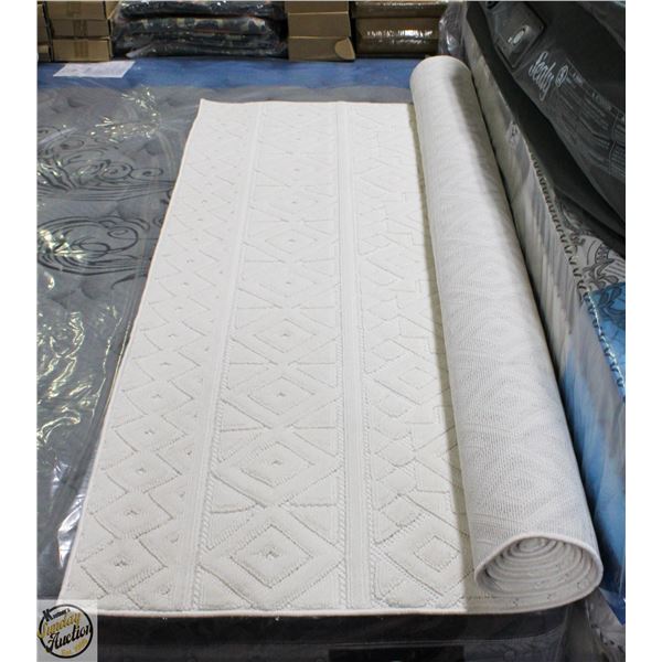 SEGMA BROADWAY 5 X 8' WHITE AREA RUG