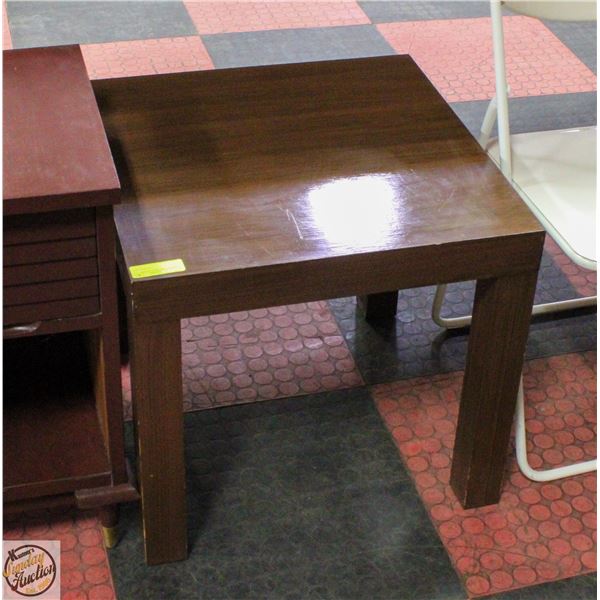 COFFEE TABLE WITH 20"X22"