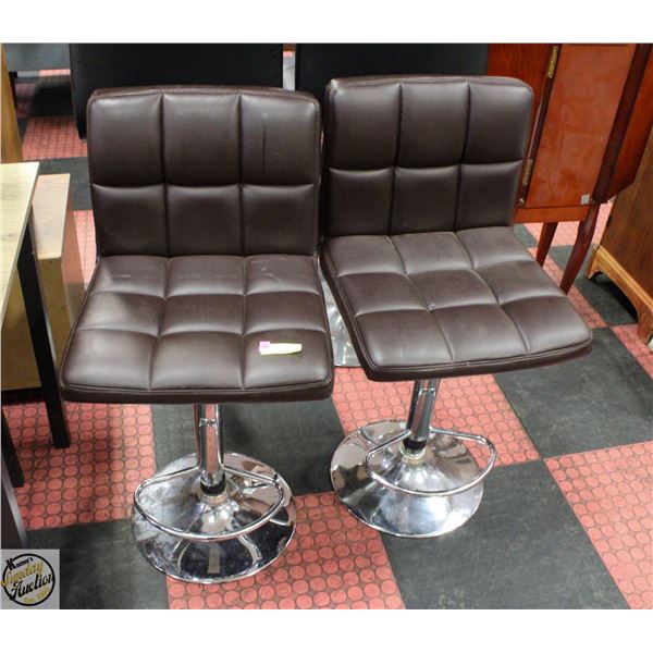 2 HYDRAULIC LIFT BROWN BAR STOOLS