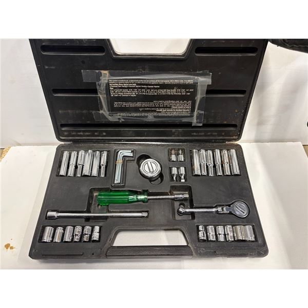 CANADIAN TIRE 1/4” SOCKET SET