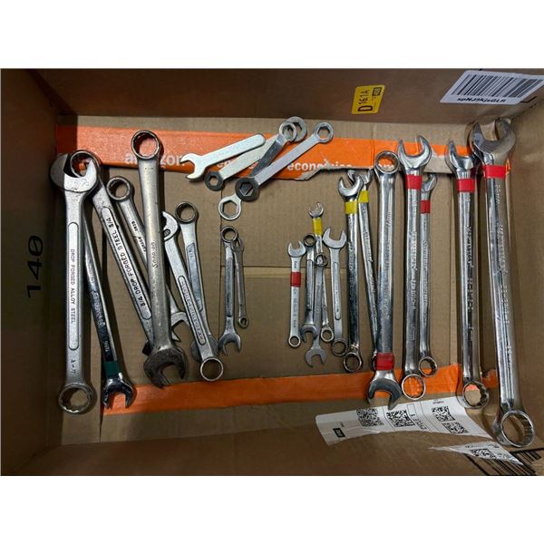 LOT OF METRIC AND IMPERIAL WRENCHES