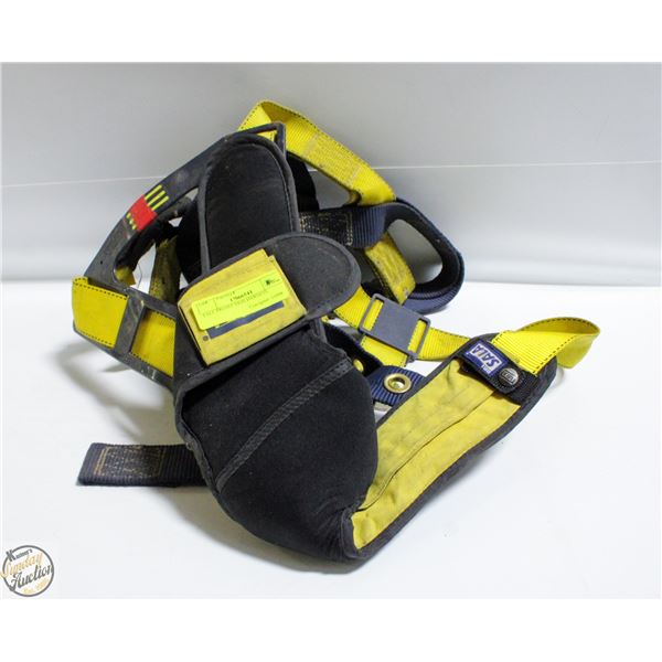 FALL PROTECTION HARNESS