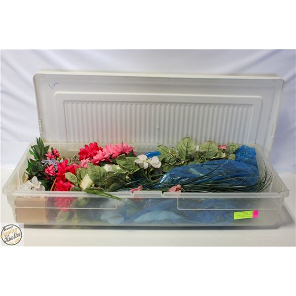 STORAGE TOTE WITH SILK FLOWERS AND OTHER DÉCOR