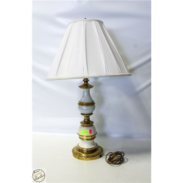 VINTAGE LAMP CERAMIC–METAL, W. SHADE,