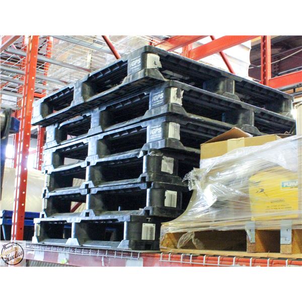 LOT OF 6 HEAVY DUTY PLASTIC PALLETS